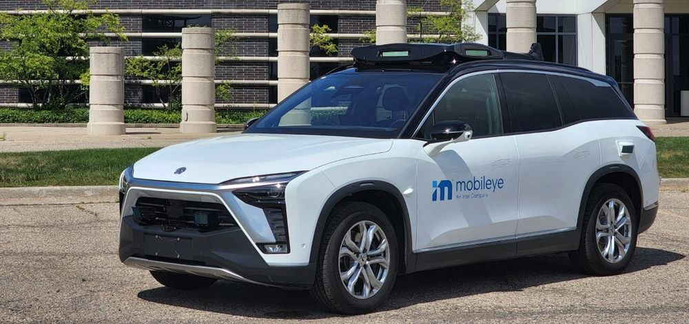 英特尔下调自动驾驶汽车公司 Mobileye 的 IPO 估值，从 500 亿美元降至 300 亿美元