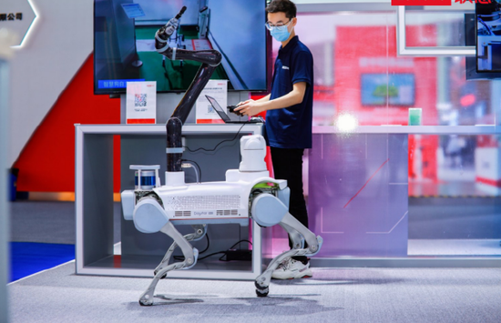 联想发布晨星四足机器人 Q1，称巡检能力较传统机器人提升 30%